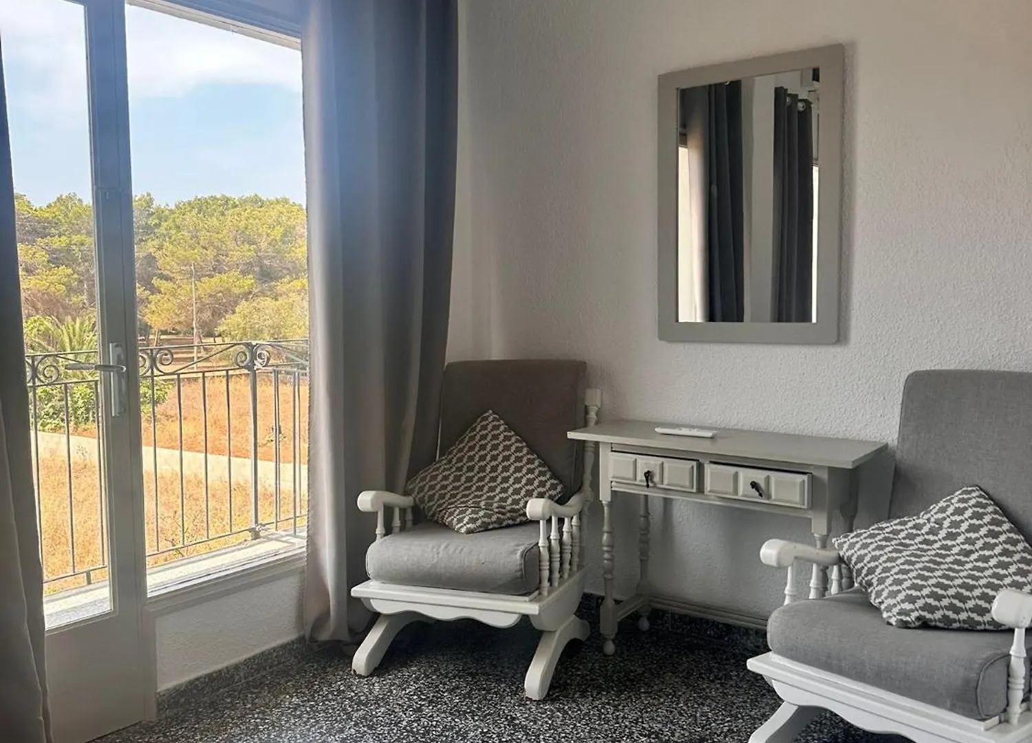 Hostal Flamingo By Nest Cala Llena
