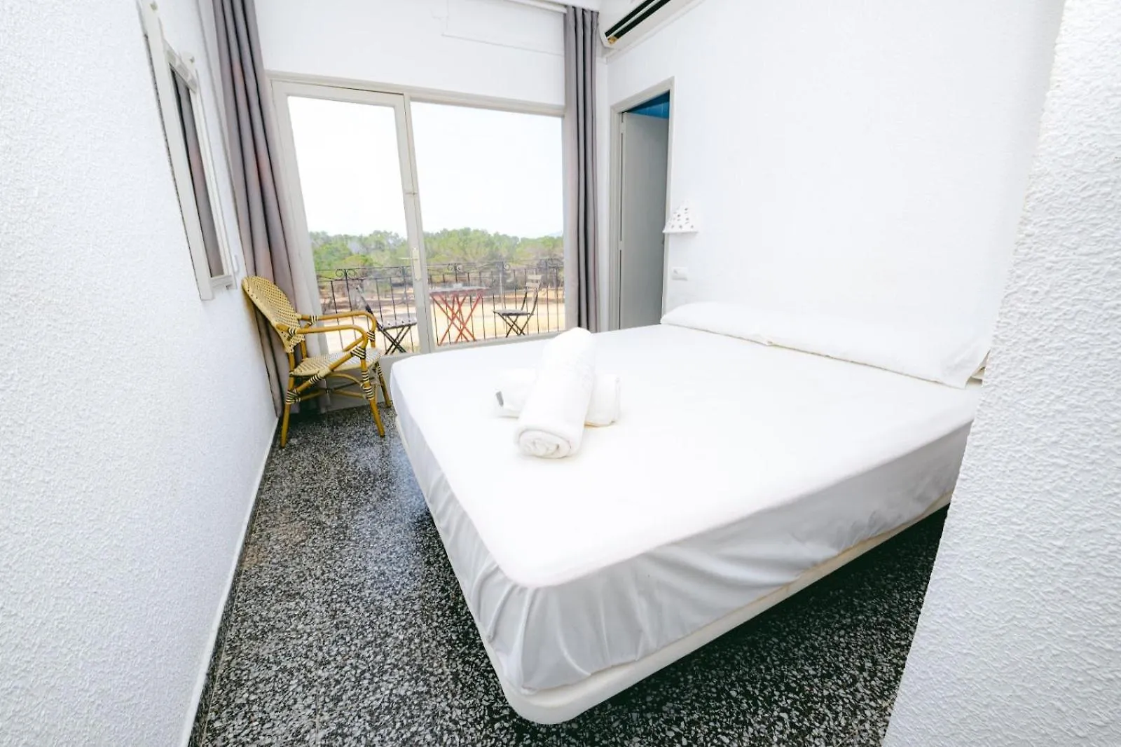 Hostel Hostal Flamingo By Nest Cala Llena
