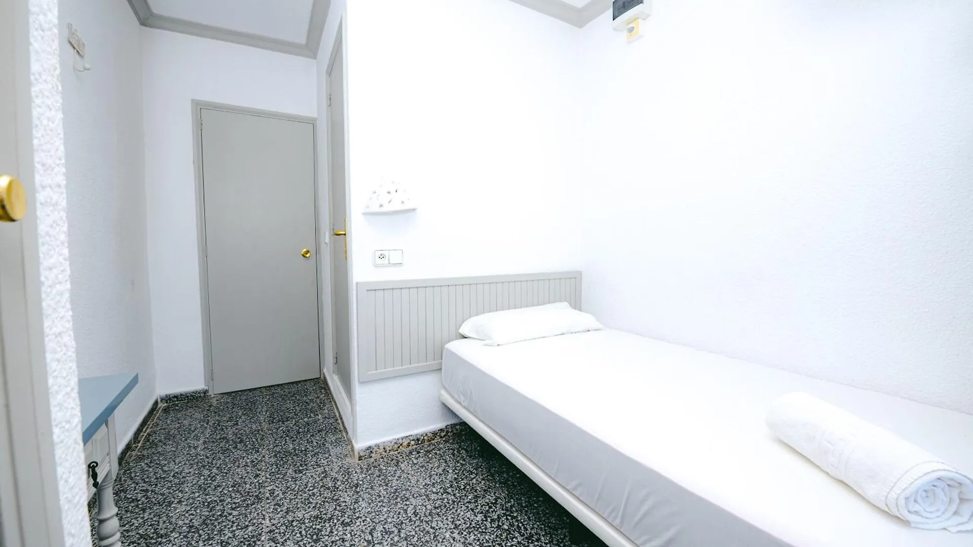 Hostal Flamingo By Nest Cala Llena 0*,  İspanya